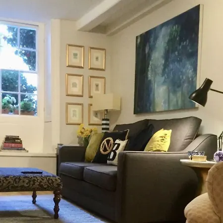 Beautiful 1br In Historic House Lejlighed St Aubin