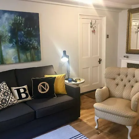 Beautiful 1br In Historic House *