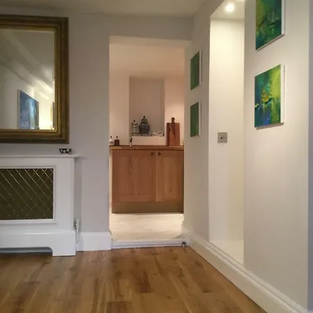 Beautiful 1br In Historic House