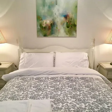 Beautiful 1br In Historic House St Aubin