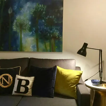 Beautiful 1br In Historic House Lejlighed *