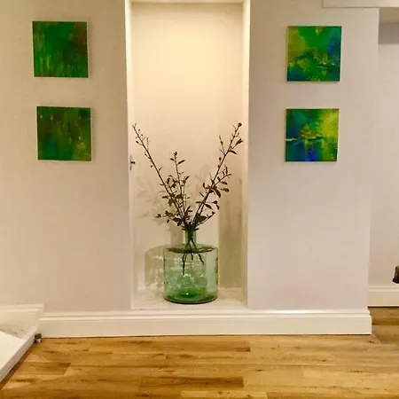 Beautiful 1br In Historic House * St Aubin