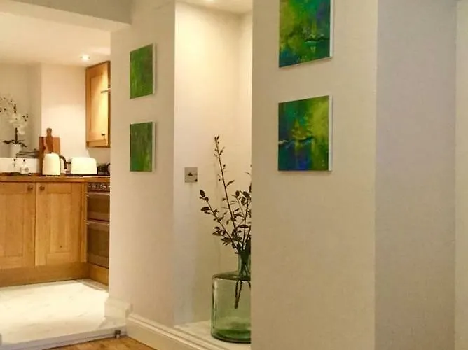 Beautiful 1br In Historic House St Aubin