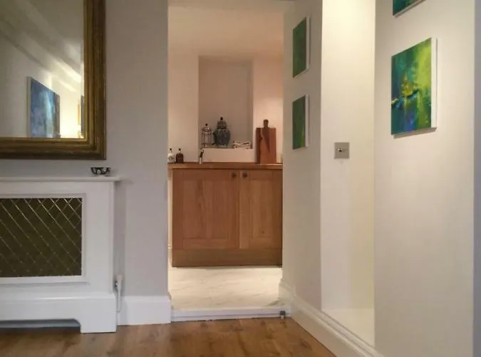 Beautiful 1br In Historic House