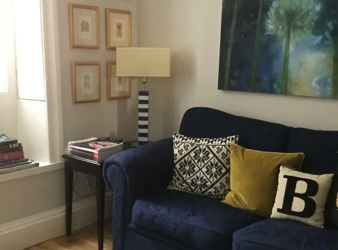 Beautiful 1br In Historic House