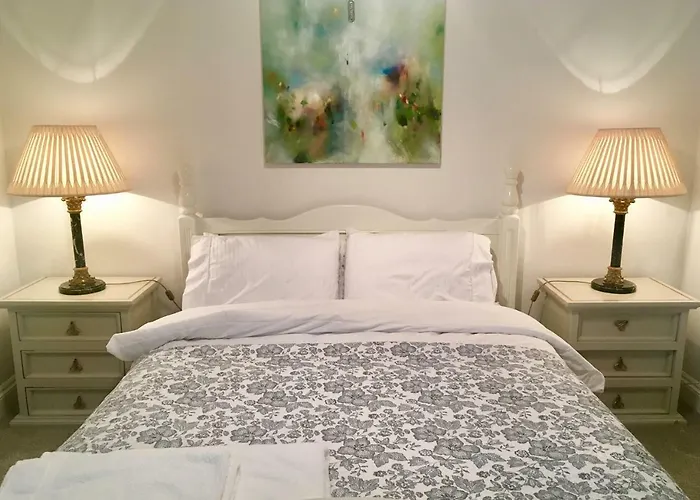 Beautiful 1br In Historic House St Aubin