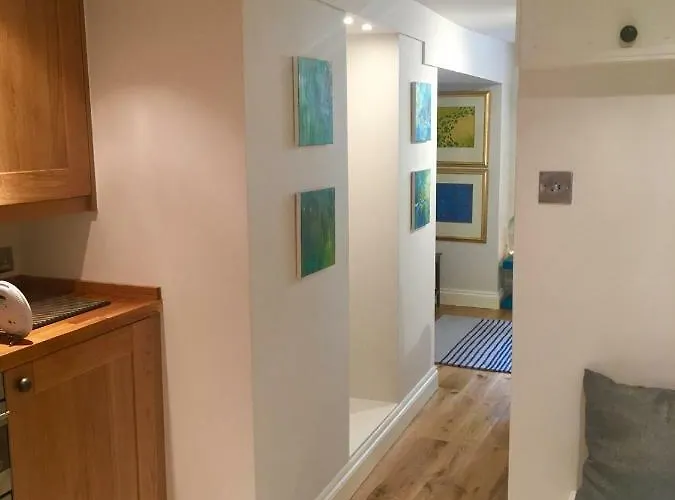Beautiful 1br In Historic House St Aubin