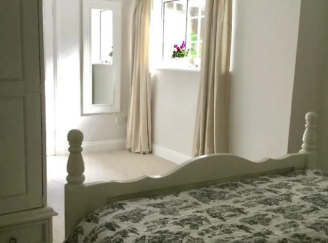 Beautiful 1br In Historic House Appartement St Aubin