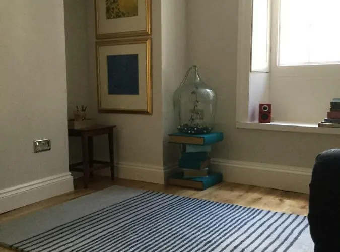 Beautiful 1br In Historic House Appartement St Aubin