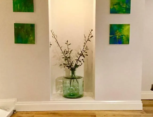 Beautiful 1br In Historic House * St Aubin