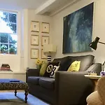 Beautiful 1br In Historic House Apartment St Aubin