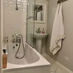 Beautiful 1br In Historic House