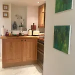 Beautiful 1br In Historic House Apartment