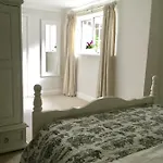 Beautiful 1br In Historic House Apartment St Aubin