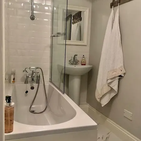 Beautiful 1br In Historic House