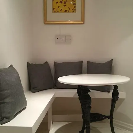 Beautiful 1br In Historic House Appartement *