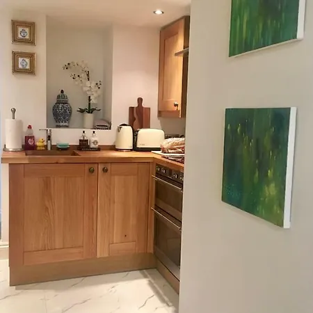 Beautiful 1br In Historic House Appartement