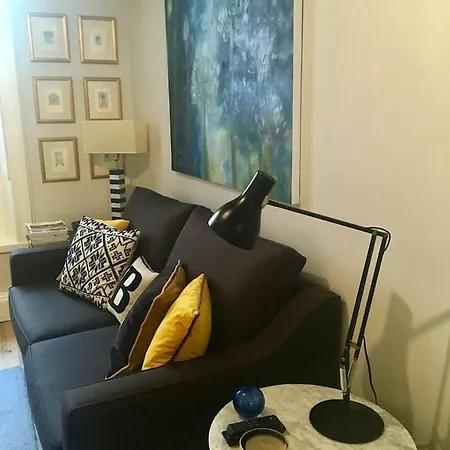 Beautiful 1br In Historic House Appartement
