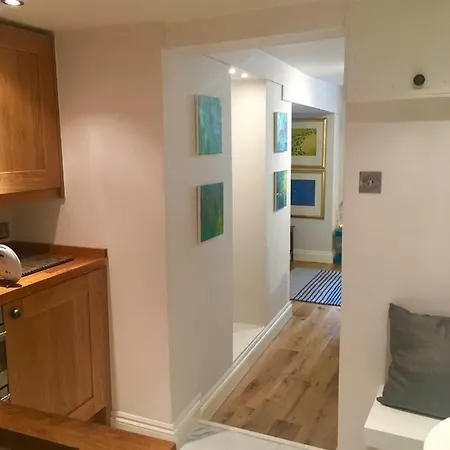Beautiful 1br In Historic House St Aubin
