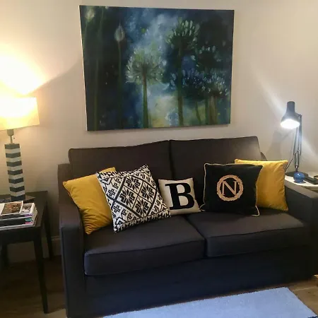 Beautiful 1br In Historic House *