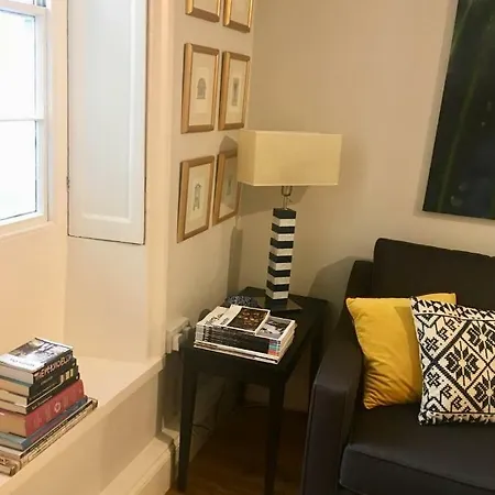 Beautiful 1br In Historic House * St Aubin