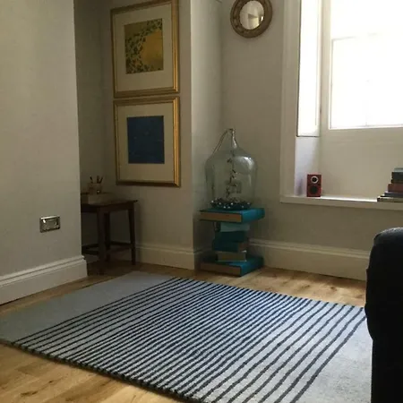 Beautiful 1br In Historic House Appartement St Aubin