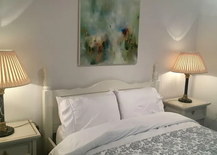 Beautiful 1br In Historic House Apartament St Aubin