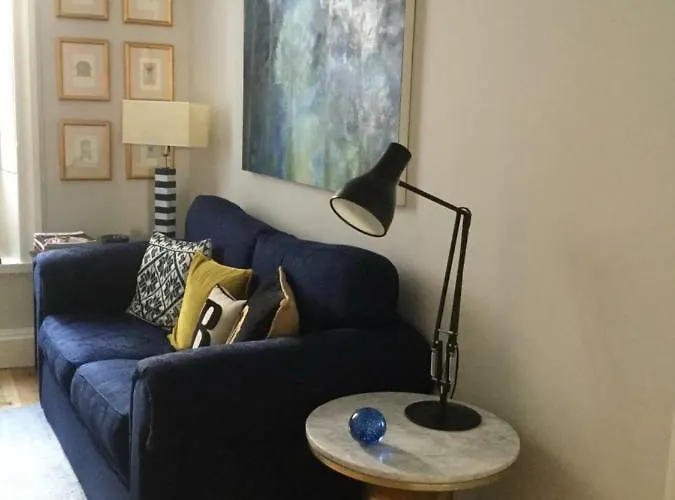 Beautiful 1br In Historic House Apartament St Aubin