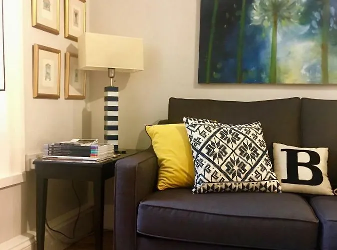 Beautiful 1br In Historic House Apartament